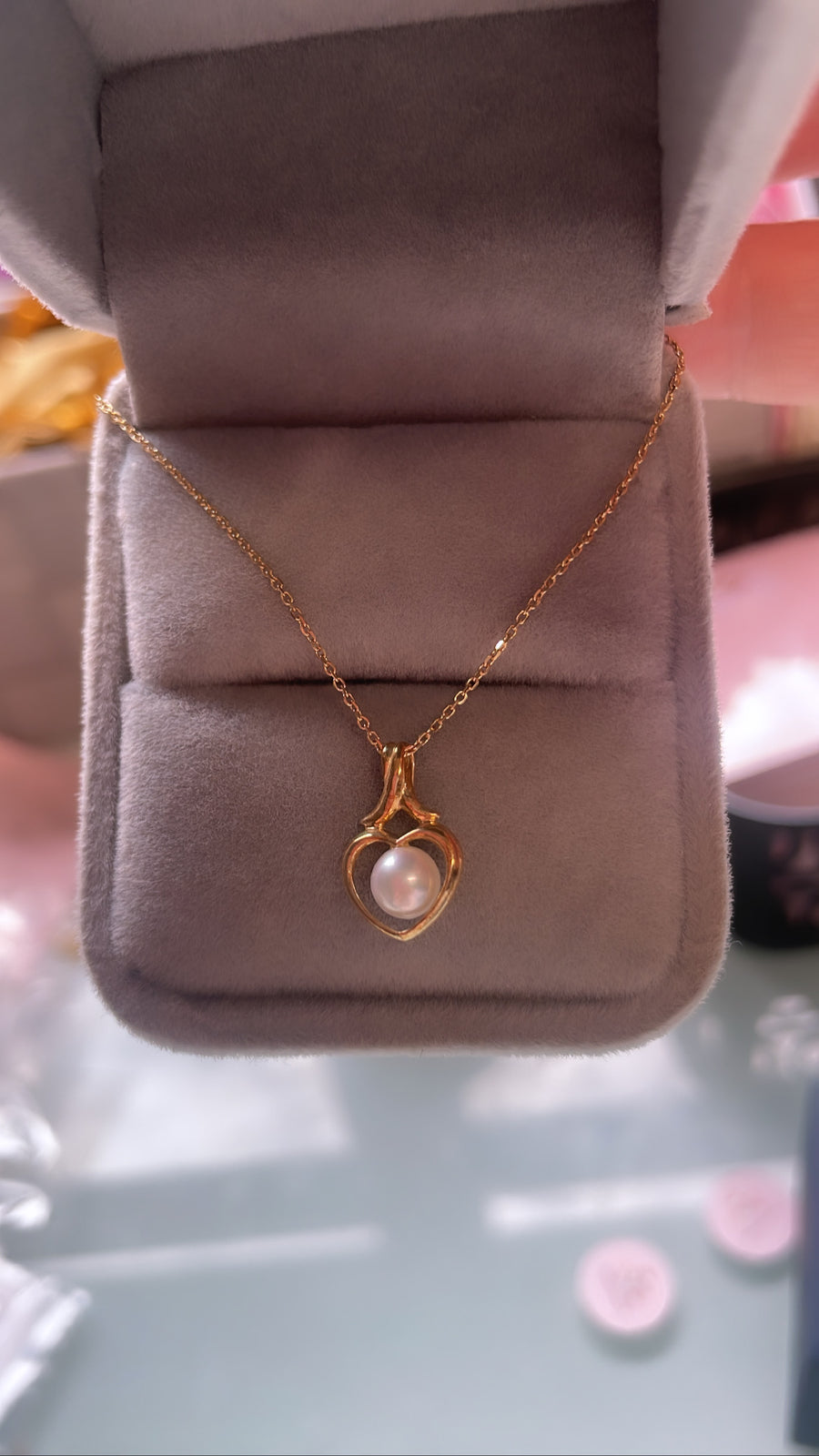 Solid 9ct Gold Pearl  Pendant (9ct Solid Gold pendant & chain)